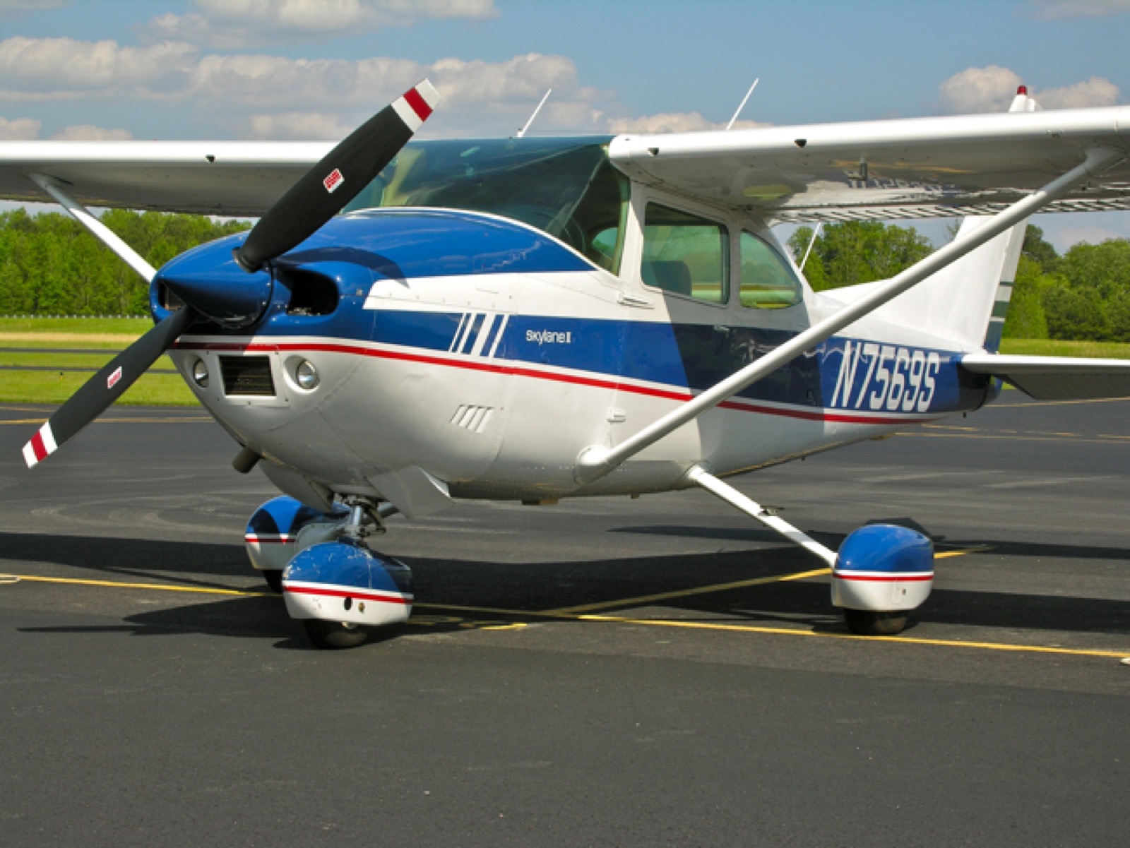 1977 Cessna 182Q Skylane II Sold - N7569S | AircraftMerchants